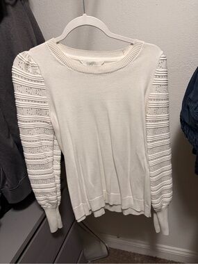 PRICED TO SELL! MAKE AN OFFER!
Market & Spruce Ivory Textured Sleeve Sweater